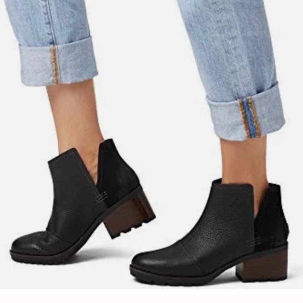 Women's Size 7.5 Sorel cut-out booties